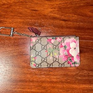 Gucci GG Blooms Key Pouch .